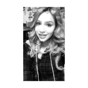 Meet your Posher, Alejandra